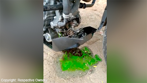 KTM Duke 390 Engine Case Breaks: केटीएम ड्यूक 390 का इंजन केस टूटा, जानें कैसे