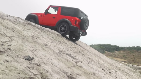 Mahindra Thar Off-Road Capabilities: महिंद्रा थार ने दिखाया अपना ऑफ-रोड क्षमता, देखें वीडियो