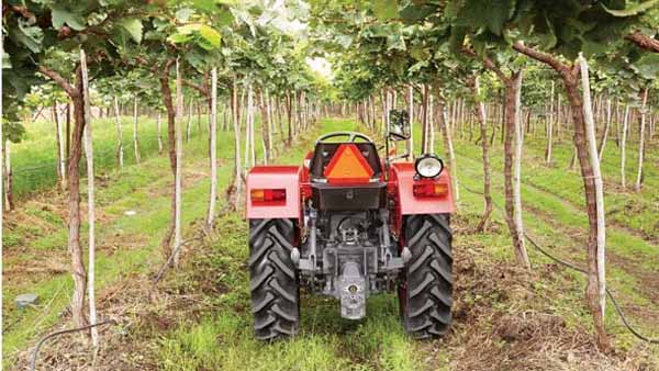 Tractor's Silencer Bent Upward Reason: ट्रैक्टर का साइलेंसर क्यों रखा जाता है ऊपर जानें