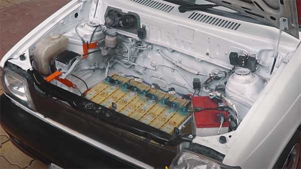 Maruti 800 Modified In EV: पुरानी मारुति 800 को इलेक्ट्रिक कार में किया तब्दील, देखें वीडियो