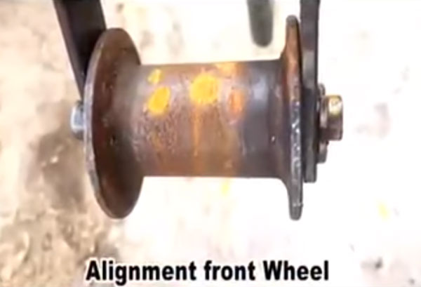 Bicycle That Runs On Railway Track: रेलवे इंजीनियर ने बनाई पटरी पर दौड़ने वाली साइकिल, देखें वीडियो Bicycle That Runs On Railway Track: रेलवे इंजीनियर ने बनाई पटरी पर दौड़ने वाली साइकिल, देखें वीडियो