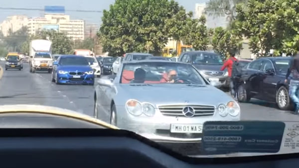 Ratan Tata Driving Mercedes Benz SL500: रतन टाटा इस तरह लेते हैं ड्राइविंग का मजा, देखें वीडियो
