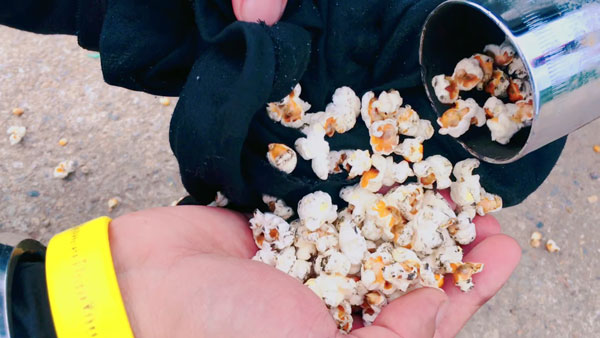 Royal Enfield Bike Makes Popcorn: राॅयल एनफील्ड की बाइक से तैयार किया पाॅपकाॅर्न, देखें वीडियो