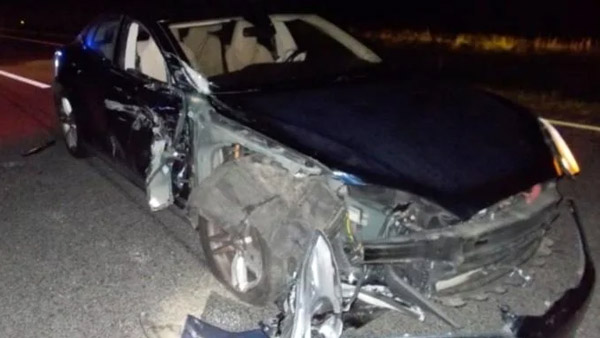 Tesla Car Crashed In Autopilot Mode: ऑटो-पायलट मोड में टेस्ला की कार हुई दुर्घटना का शिकार, जानें क्या हुआ Tesla Car Crashed In Autopilot Mode: ऑटो-पायलट मोड में टेस्ला की कार हुई दुर्घटना का शिकार, जानें क्या हुआ