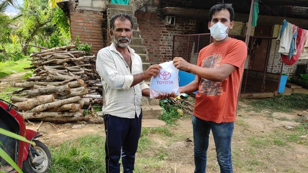 Toyota Supports 25,000 Families With Safety Kits: टोयोटा ने 1 लाख लोगों को बांटी सेफ्टी किट