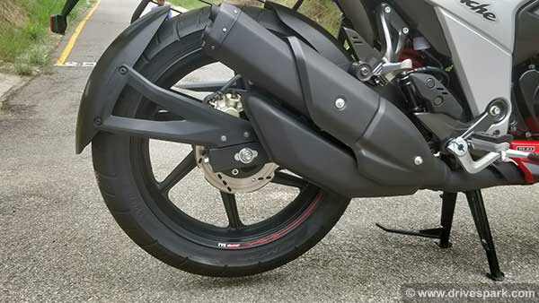 TVS Apache 200 4V Price Hike: टीवीएस अपाचे आरटीआर 200 4वी की कीमत में हुई वृद्धि, जानें कितनी