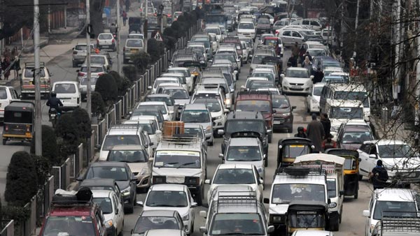 Passenger Vehicle Sales Report July 2020: पैसेंजर वाहन बिक्री में जुलाई में आई 3.86% कमी, जानें