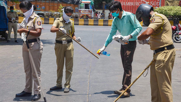 Ravindra Jadeja Argue With Woman Cop Over Mask: रविंद्र जडेजा कार से कर रहे थे सफर, महिला कांस्टेबल से मास्क को लेकर हुई बहस