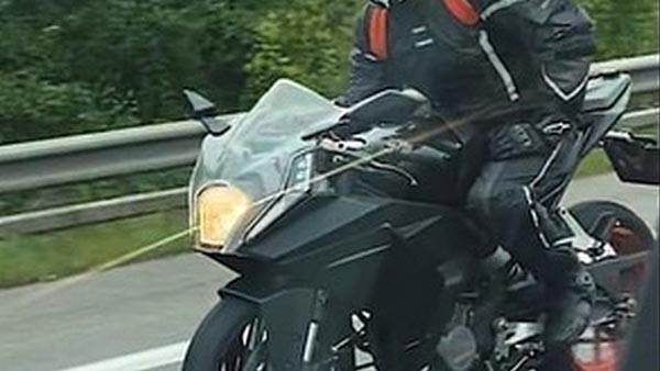 New KTM RC 200 Spied Testing: नई केटीएम आरसी 200 टेस्टिंग के दौरान दिखी, 2021 मे होगी लाॅन्च