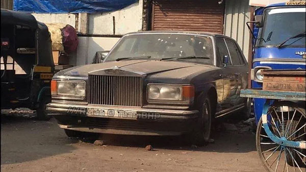 Rolls Royce Cars Abandoned: भारत में सड़कों पर पड़ी मिली महंगी रोल्स रॉयस कारें