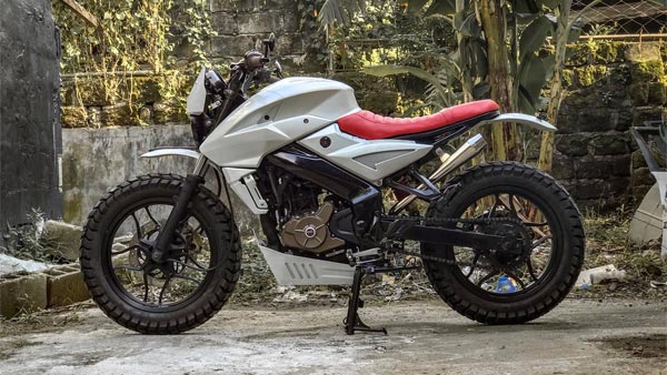 Bajaj Pulsar NS200 Modified: बजाज पल्सर एनएस200 को दिया स्क्रैम्बलर लुक, दिख रही शानदार