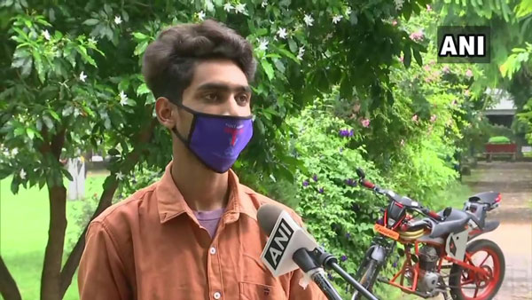 Chandigarh Student Made Bike From Scrap: कबाड़ से बनाई बाइक, 1 लीटर पेट्रोल में चलती है 80 किमी