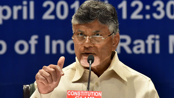 Chandrababu Naidu’s Car Escapes Collision: चंद्रबाबू नायडू की कार के साथ होने वाला था कुछ ऐसा, देखें