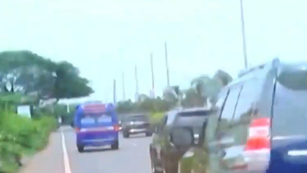 AP Chief Minister Convoy Gives Way For Ambulance: आंध्र प्रदेश के मुख्यमंत्री जगन रेड्डी के काफिले ने एम्बुलेंस को दी जगह देखें वीडियो