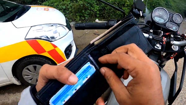 राइडर को पुलिस ने रोक कर मॉडिफाइड एग्जॉस्ट के बारे में गूगल पर किया सर्च, यह निकला नतीजा