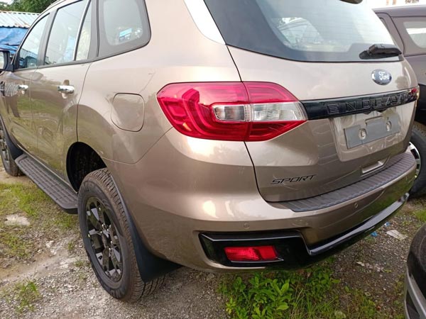 Ford Endeavour Sport Edition Spied: फोर्ड एंडेवर स्पोर्ट एडिशन डीलरशिप पर आई नजर, लॉन्च जल्द