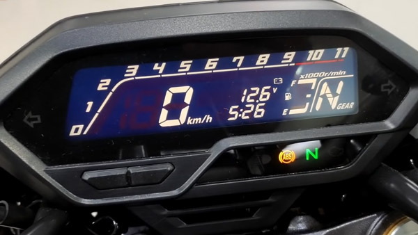 Honda CB Hornet 200R Spotted At Dealership: होंडा सीबी हॉर्नेट 200आर डीलरशिप पर दिखी, जानें Honda CB Hornet 200R Spotted At Dealership: होंडा सीबी हॉर्नेट 200आर डीलरशिप पर दिखी, जानें