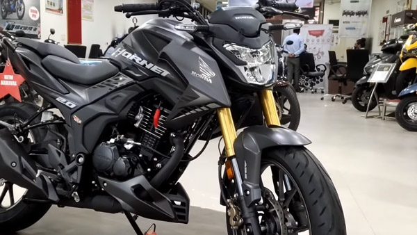Honda CB Hornet 200R Spotted At Dealership: होंडा सीबी हॉर्नेट 200आर डीलरशिप पर दिखी, जानें Honda CB Hornet 200R Spotted At Dealership: होंडा सीबी हॉर्नेट 200आर डीलरशिप पर दिखी, जानें
