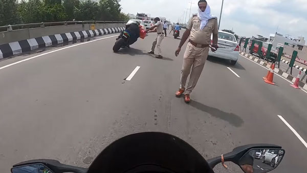 कावासाकी निंजा पर सवार राइडर्स पुलिस से बचकर भागे, 250 की स्पीड पर चला रहे थे बाइक कावासाकी निंजा पर सवार राइडर्स पुलिस से बचकर भागे, 250 की स्पीड पर चला रहे थे बाइक