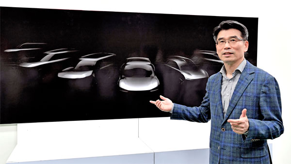 Kia Plans 7 New EVs Till 2027: किया मोटर्स 2027 तक लाॅन्च करेगी 7 नई इलेक्ट्रिक कारें, जानें