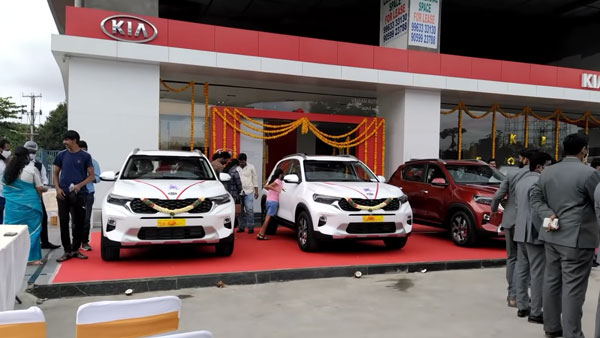 15 Kia Sonet Delivered At A Time: किया के डीलरशिप ने एक साथ 15 किया सॉनेट की डिलीवर