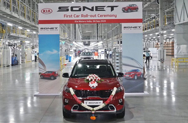 Kia Sonet Production Start: किया सॉनेट का उत्पादन हुआ शुरू पहली यूनिट हुई रोल आउट