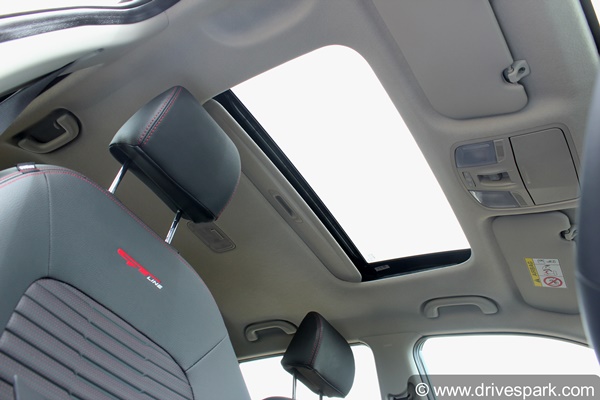 Kia Sonet Launched In India: किया सॉनेट भारत में हुई लॉन्च, कीमत 6.71 लाख रुपये, जानें वैरिएंट, माइलेज