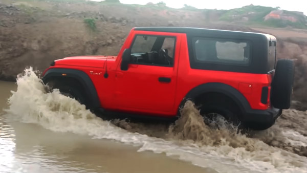 Mahindra Scorpio Easily Crosses A Water Stream: पानी में बही जा रही थी महिंद्रा स्कॉर्पियो, फिर अचानक से ऐसे निकली की सब हो गये हैरान