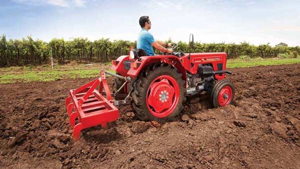 Why Rear Tyres Of Tractors Are Big: ट्रैक्टर के पीछे के पहिये बड़े क्यों होते हैं, जानें
