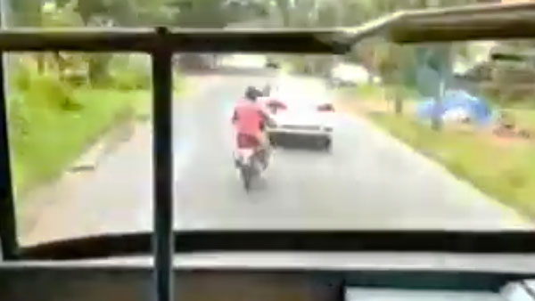 Biker Blocks Way Of A Bus, Fined: बाइकर ने रोका बस का रास्ता, कटा 10,500 रुपये का चालान