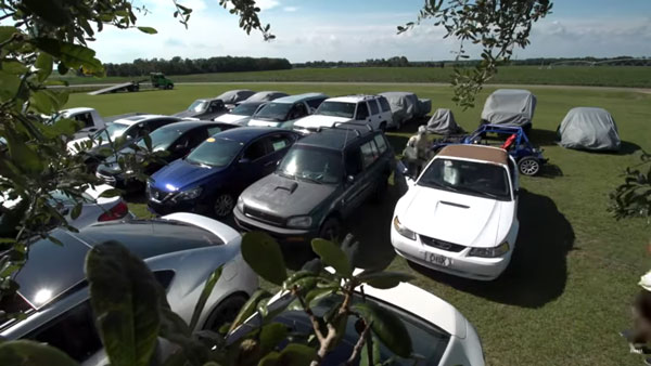 YouTuber Giving Away 40 Cars: यह यूट्यूबर अपने फैन्स को बाँट रहा 40 कार, जानें क्यों YouTuber Giving Away 40 Cars: यह यूट्यूबर अपने फैन्स को बाँट रहा 40 कार, जानें क्यों