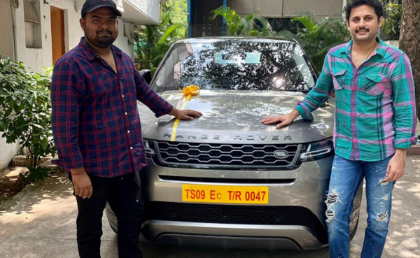 Nithin Gifts A Range Rover To Director: इस एक्टर ने अपने फिल्म डायरेक्टर को गिफ्ट की रेंज रोवर एसयूवी