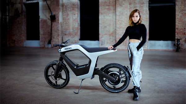 Electric Bike Costlier Than Ducati Panigale: यह इलेक्ट्रिक बाइक है डुकाटी पानीगाले से भी कीमती, जानें क्यों