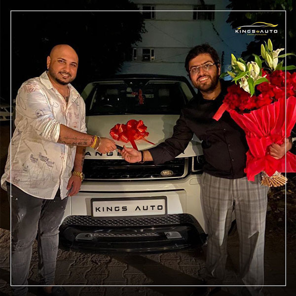 Singer B Praak Buys Rage Rover: सिंगर बी प्राक ने खरीदी शानदार रेंज रोवर एसयूवी, देखें तस्वीरें Singer B Praak Buys Rage Rover: सिंगर बी प्राक ने खरीदी शानदार रेंज रोवर एसयूवी, देखें तस्वीरें