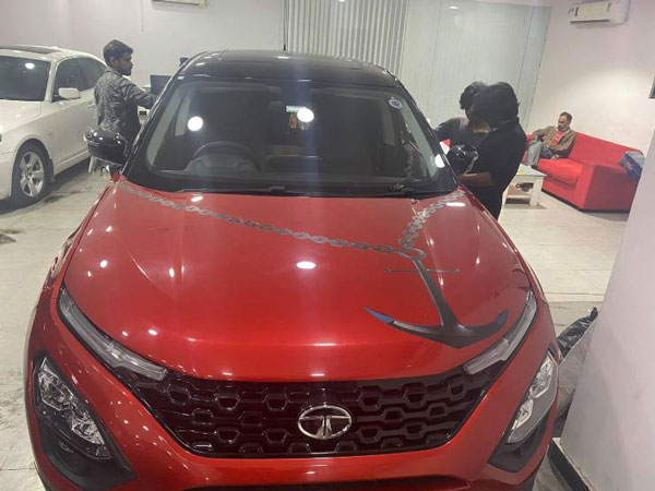 Tata Harrier Modification: टाटा हैरियर का नए पेंट मे रफ एंड टफ लुक है लाजवाब, देखें तस्वीरें