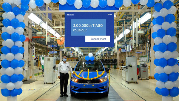 Tata Tiago 3 Lakh Unit Rolled Out: टाटा टियागो के 3 लाख यूनिट का उत्पादन सानंद प्लांट में हुआ पूरा
