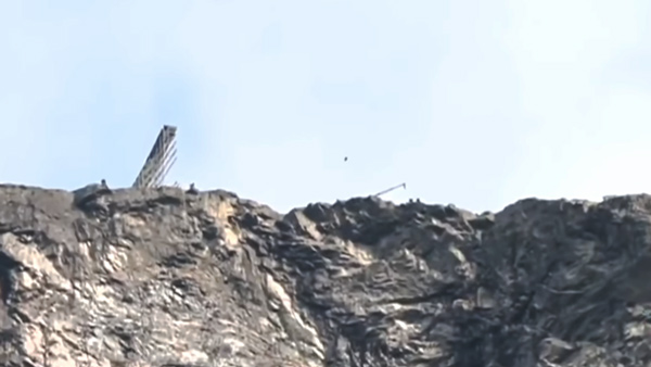 Tom Cruise Motorcycle Stunt: मोटरसाइकिल पर स्टंट करते दिखे टॉम क्रूज, जल्द आएगी नई फिल्म Tom Cruise Motorcycle Stunt: मोटरसाइकिल पर स्टंट करते दिखे टॉम क्रूज, जल्द आएगी नई फिल्म