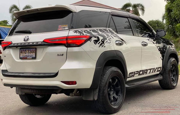 Toyota Fortuner Gets Hilux Likes Visuals: टोयोटा फॉर्च्यूनर को दिया हीलक्स जैसा लुक, दिख रही शानदार