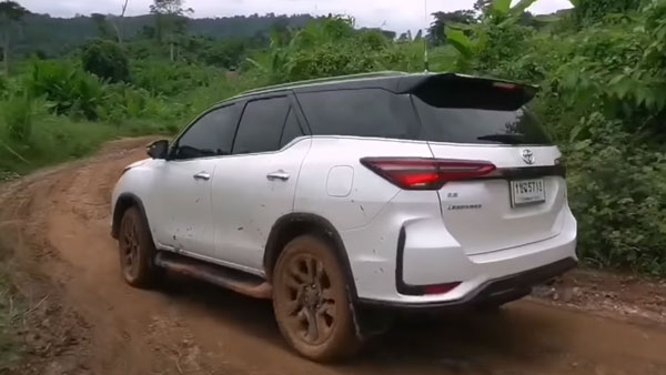 Toyota Fortuner Legender: टोयोटा फॉर्च्यूनर लेजेंडर है एक बेहतरीन ऑफ-रोडर, सामने आया वीडियो