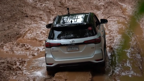 Toyota Fortuner Legender: टोयोटा फॉर्च्यूनर लेजेंडर है एक बेहतरीन ऑफ-रोडर, सामने आया वीडियो