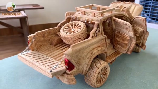 Toyota Hilux Wood Scale Model: टोयोटा हीलक्स फेसलिफ्ट स्केल मॉडल वुड वीडियो जानकारी