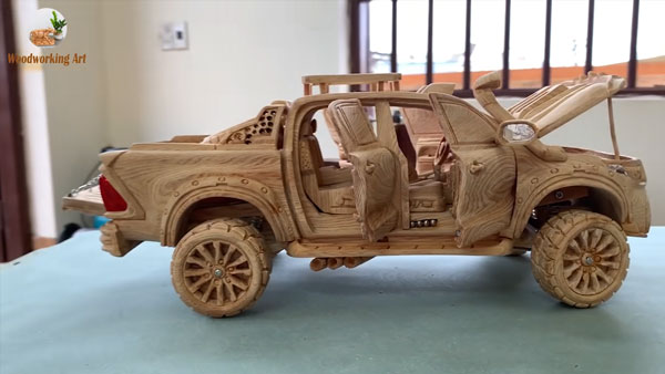 Toyota Hilux Wood Scale Model: टोयोटा हीलक्स फेसलिफ्ट स्केल मॉडल वुड वीडियो जानकारी