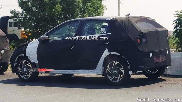 2020 Hyundai i20 Spotted Testing: नई हुंडई आई20 रात में टेस्टिंग करते आई नजर, देखें