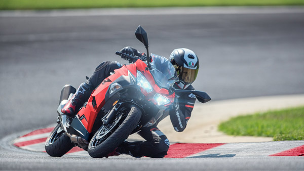 2021 Kawasaki Ninja 400 Unveiled: नई कावासाकी निंजा 400 का खुलासा, जल्द आ सकती है भारत