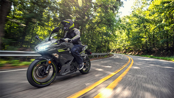 2021 Kawasaki Ninja 400 Unveiled: नई कावासाकी निंजा 400 का खुलासा, जल्द आ सकती है भारत