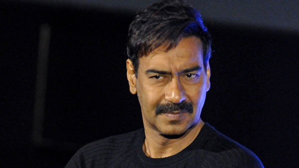 Ajay Devgan Spotted Driving BMW X7: बीएमडब्ल्यू एक्स7 चलाते दिखे अजय देवगन, देखें तस्वीरें