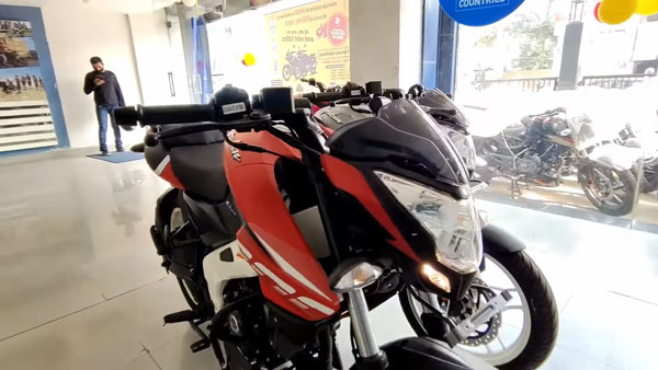 Bajaj Pulsar NS & RS Range New Colors: बजाज पल्सर एनएस व आरएस रेंज में आए नए कलर ऑप्शन