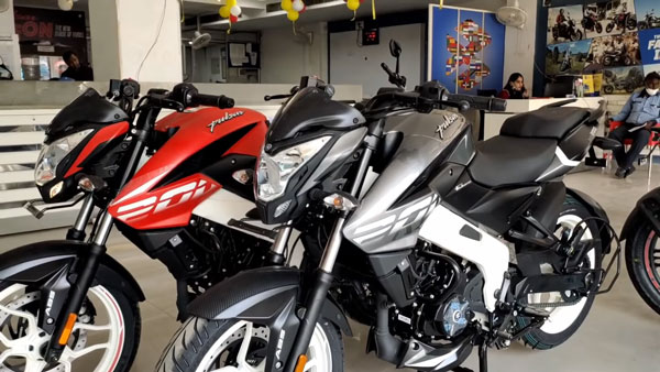Bajaj Pulsar NS & RS Range New Colors: बजाज पल्सर एनएस व आरएस रेंज में आए नए कलर ऑप्शन
