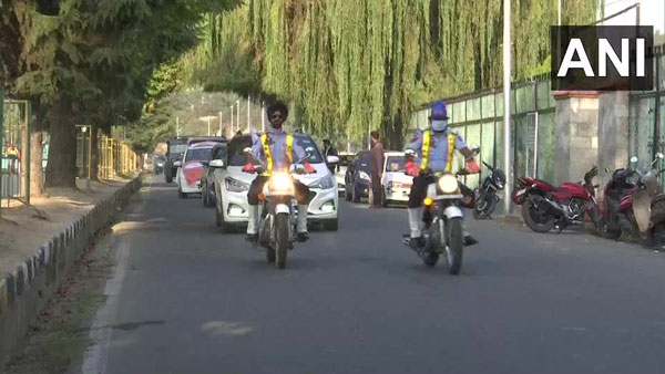 Car Rally For Women In Kashmir: कश्मीर में पहली बार हुई महिलाओं की कार रैली, मिलेगा प्रोत्साहन