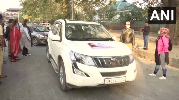 Car Rally For Women In Kashmir: कश्मीर में पहली बार हुई महिलाओं की कार रैली, मिलेगा प्रोत्साहन